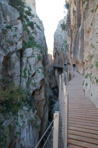 Die Schlucht wird teilweise bis 10 Meter eng.