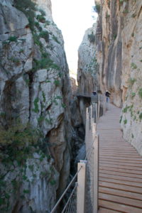 Die Schlucht wird teilweise bis 10 Meter eng.