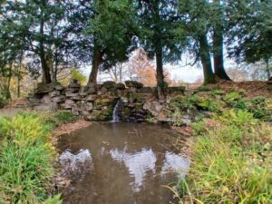 Reiseblog - Schloss Favorite - kleiner Wasserfall