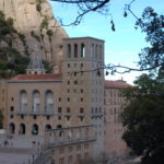 Die vordere Ansicht der Basilika Montserrat