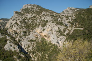 Im Felsen erkennt man etwas weiter entfernt die Eremitage.