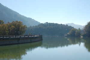 Blick auf die Staumauer des Embalse de Conde Guadalhorce